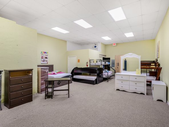 NNN Leased Retail Building - Ideal Furniture Gallery: 116 W 6th St, Hanford, CA 93230